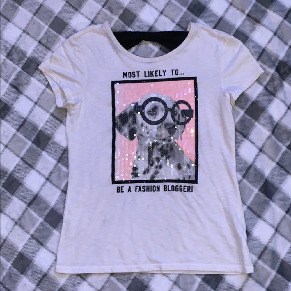 White shirt sleeve t-shirt